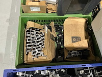 Partij profielklemmen en dakhaken - afbeelding 6 van  7