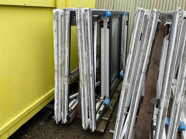 Partij profiline kunststof kozijnen - afbeelding 4 van  11