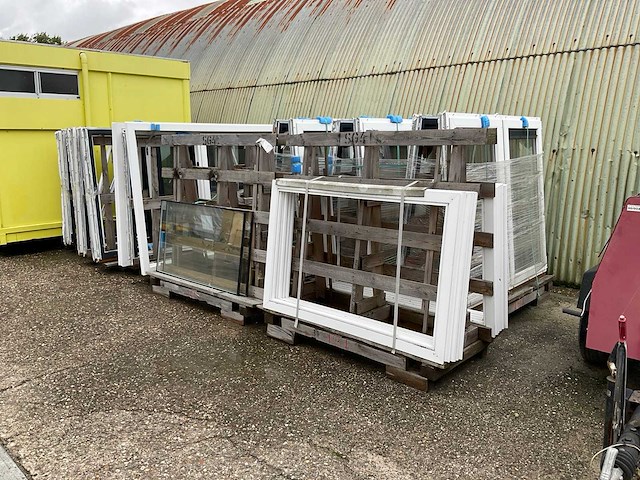 Partij profiline kunststof kozijnen - afbeelding 1 van  11