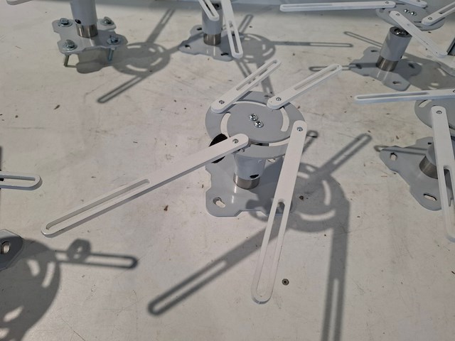 Partij projectorbeugels, smartmetals, 8x universal projector mount - afbeelding 2 van  3
