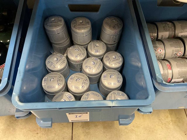 Partij propaancilindertjes in 3 kratten - afbeelding 2 van  4