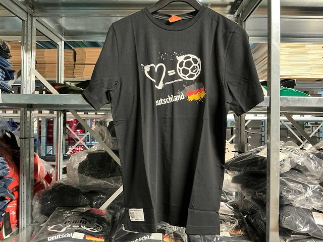 Partij puma love equals football deutschland t-shirts (39x) - afbeelding 1 van  6