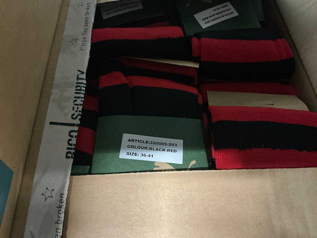 Partij puma sokken black-red (295x) - afbeelding 5 van  5