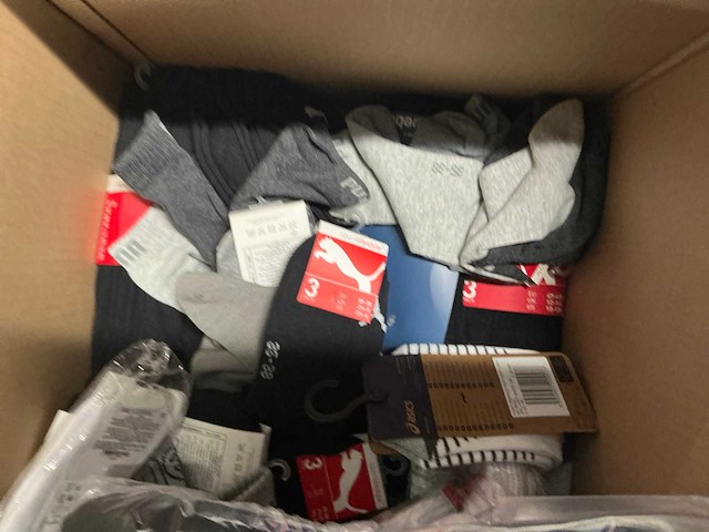 Partij puma/guess/etc sokken (87x) - afbeelding 9 van  13