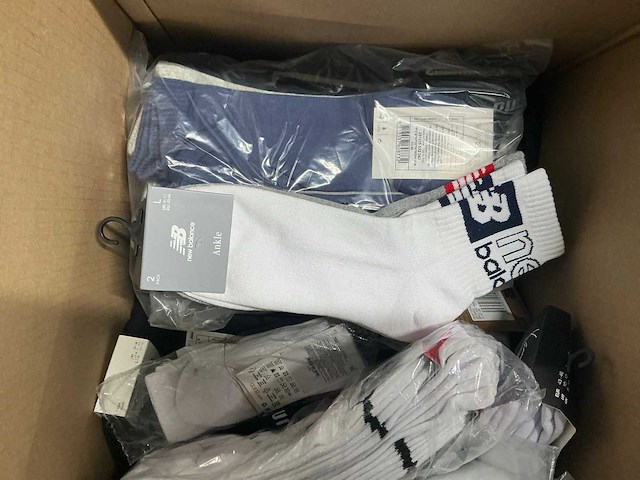 Partij puma/guess/etc sokken (87x) - afbeelding 10 van  13