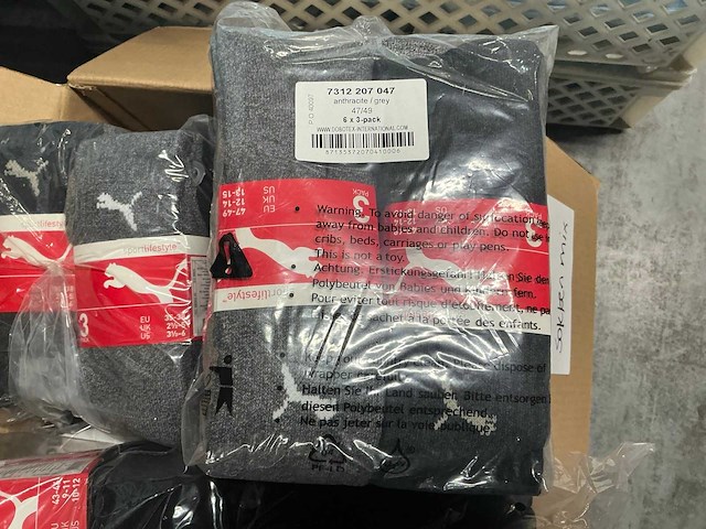 Partij puma/guess/etc sokken (87x) - afbeelding 12 van  13
