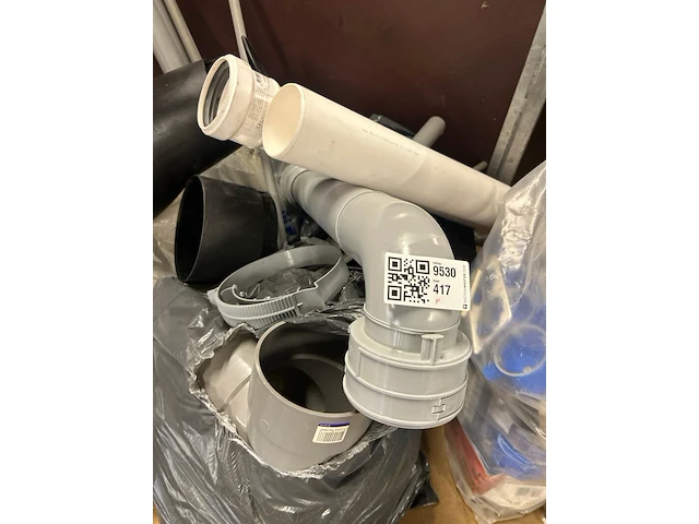 Partij pvc afvoerbuizen, hulpstukken en installatiemateriaal - afbeelding 4 van  6