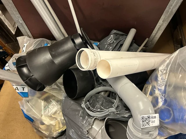 Partij pvc afvoerbuizen, hulpstukken en installatiemateriaal - afbeelding 6 van  6