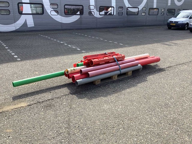 Partij pvc buizen en goten - afbeelding 1 van  8