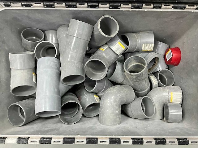 Partij pvc en bevestigingsmaterialen - afbeelding 2 van  9