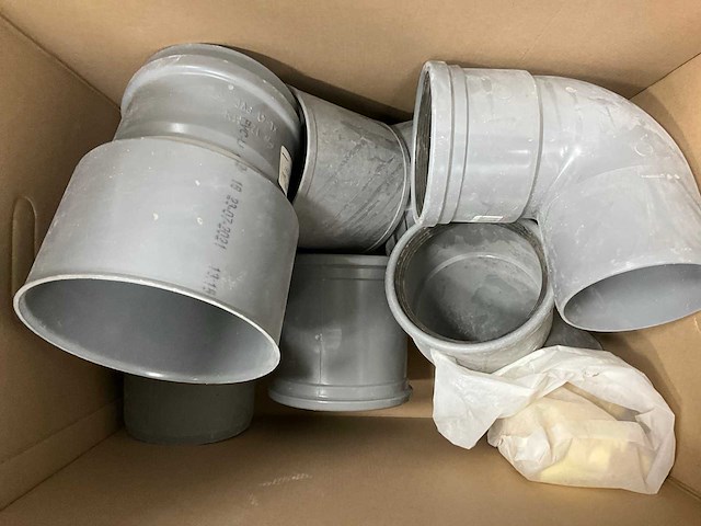 Partij pvc en bevestigingsmaterialen - afbeelding 4 van  9