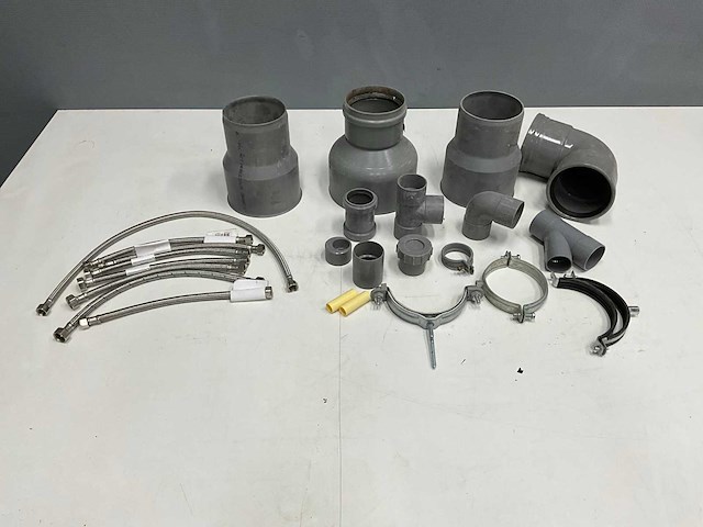 Partij pvc en bevestigingsmaterialen - afbeelding 5 van  9