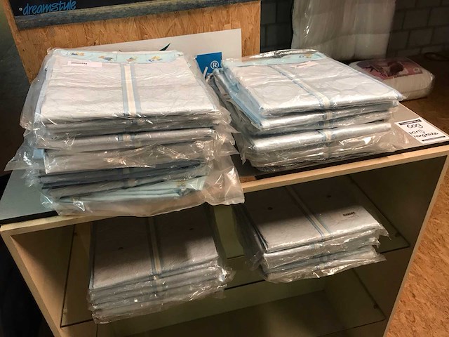 Partij pvc hangkasten - afbeelding 1 van  2