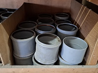 Partij pvc hulpstukken in stelling - afbeelding 2 van  52