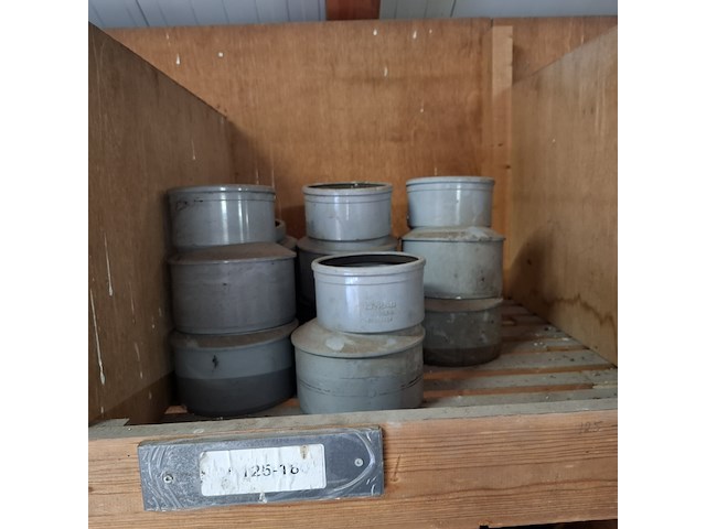 Partij pvc hulpstukken in stelling - afbeelding 3 van  52