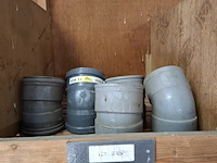 Partij pvc hulpstukken in stelling - afbeelding 4 van  52