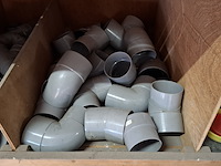 Partij pvc hulpstukken in stelling - afbeelding 10 van  52