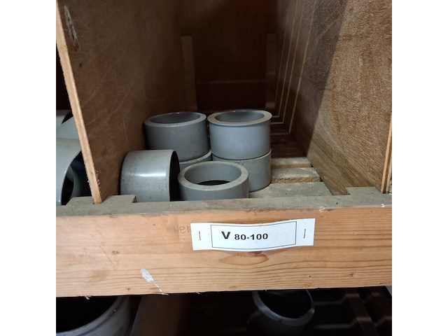 Partij pvc hulpstukken in stelling - afbeelding 16 van  52