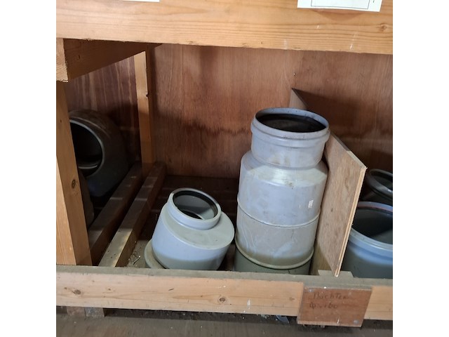 Partij pvc hulpstukken in stelling - afbeelding 19 van  52