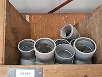 Partij pvc hulpstukken in stelling - afbeelding 25 van  52