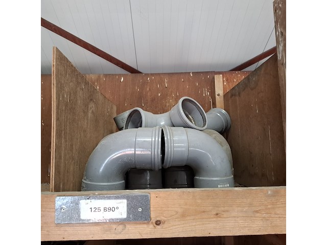 Partij pvc hulpstukken in stelling - afbeelding 26 van  52