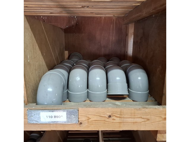 Partij pvc hulpstukken in stelling - afbeelding 27 van  52