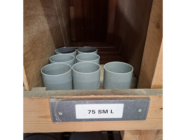 Partij pvc hulpstukken in stelling - afbeelding 30 van  52