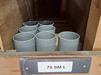 Partij pvc hulpstukken in stelling - afbeelding 30 van  52