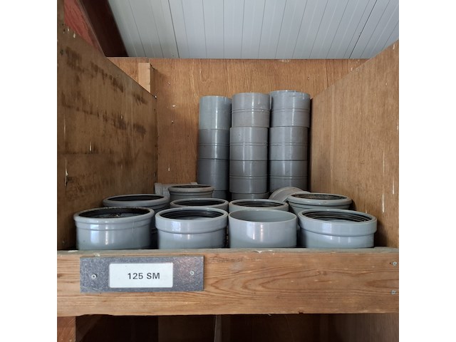 Partij pvc hulpstukken in stelling - afbeelding 23 van  52