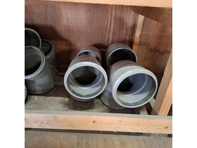 Partij pvc hulpstukken in stelling - afbeelding 35 van  52