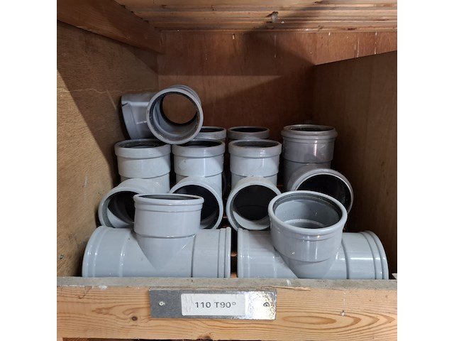 Partij pvc hulpstukken in stelling - afbeelding 39 van  52