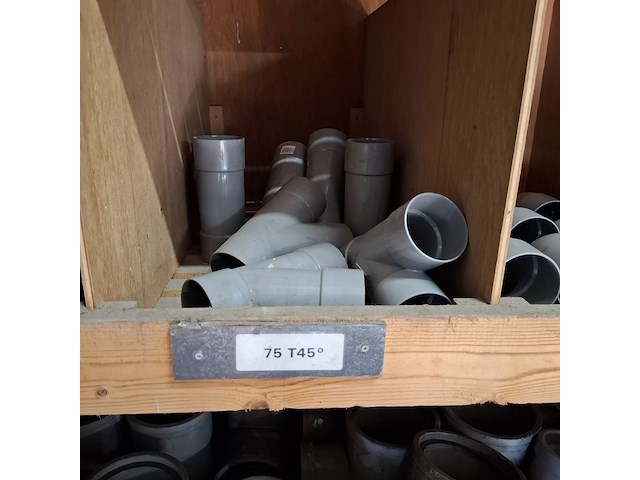 Partij pvc hulpstukken in stelling - afbeelding 42 van  52