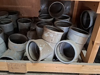 Partij pvc hulpstukken in stelling - afbeelding 44 van  52
