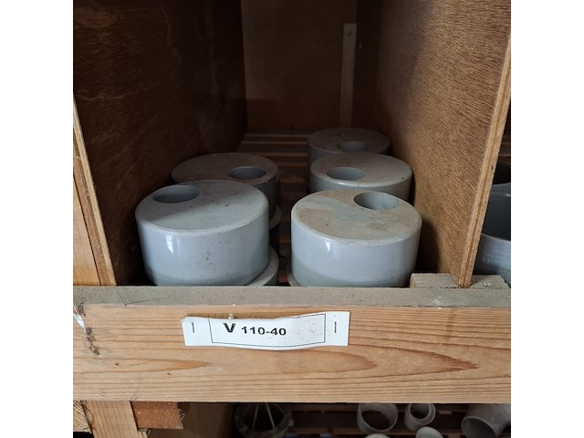 Partij pvc hulpstukken in stelling - afbeelding 34 van  52