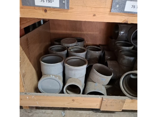 Partij pvc hulpstukken in stelling - afbeelding 46 van  52