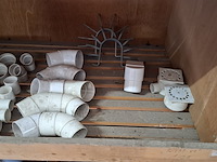 Partij pvc hulpstukken in stelling - afbeelding 50 van  52