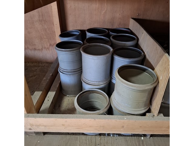 Partij pvc hulpstukken in stelling - afbeelding 52 van  52