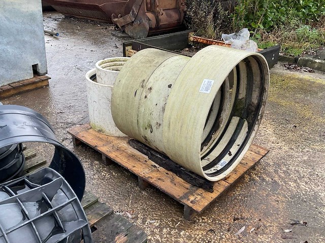 Partij pvc hulpstukken - afbeelding 2 van  5