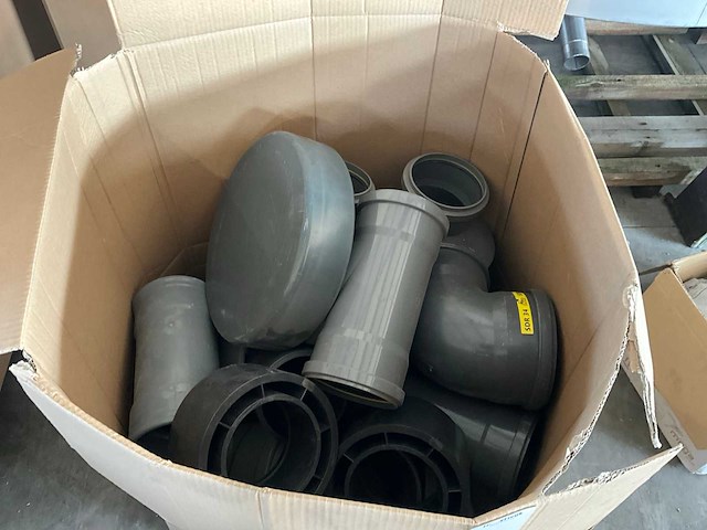 Partij pvc hulpstukken - afbeelding 2 van  3