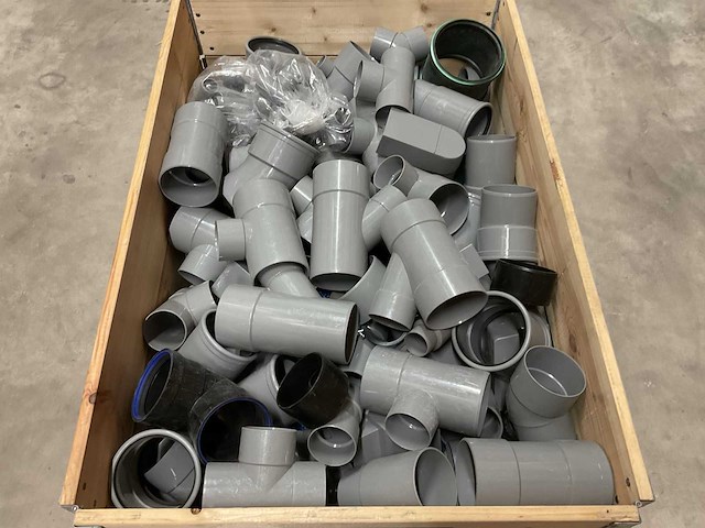 Partij pvc hulpstukken - afbeelding 1 van  4