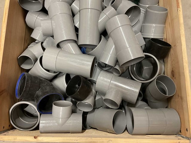 Partij pvc hulpstukken - afbeelding 2 van  4