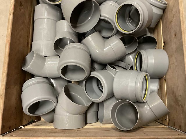 Partij pvc hulpstukken - afbeelding 2 van  3