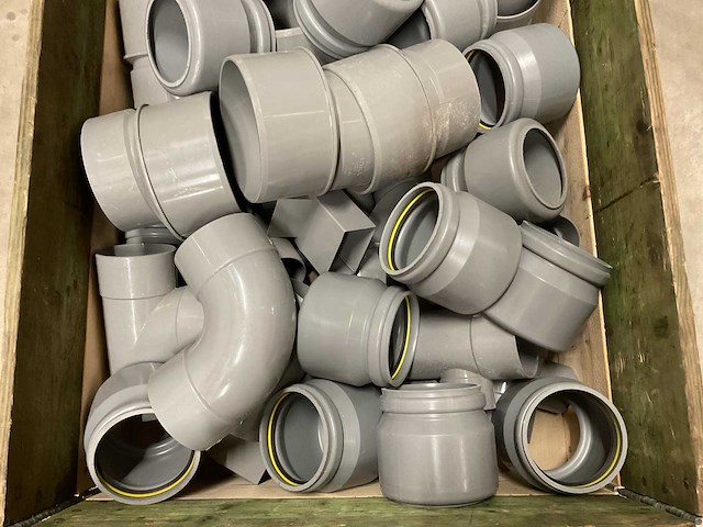 Partij pvc hulpstukken - afbeelding 2 van  3