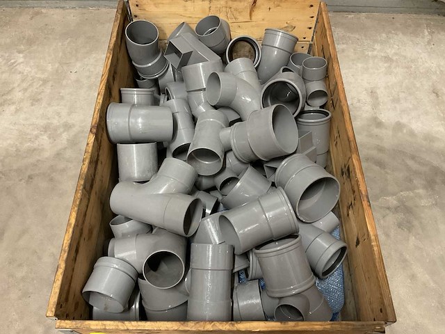 Partij pvc hulpstukken - afbeelding 1 van  3
