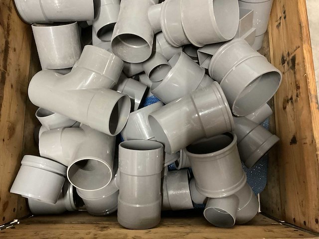 Partij pvc hulpstukken - afbeelding 2 van  3