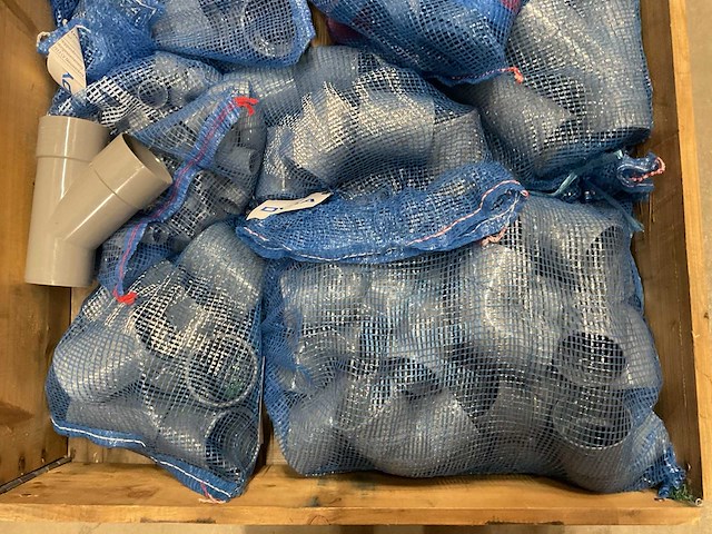 Partij pvc hulpstukken - afbeelding 2 van  2