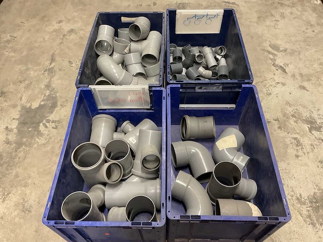Partij pvc hulpstukken - afbeelding 1 van  7