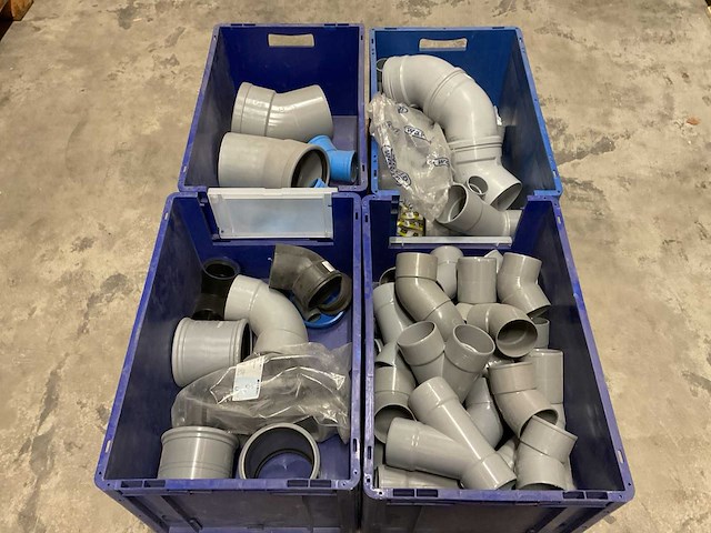 Partij pvc hulpstukken - afbeelding 1 van  4