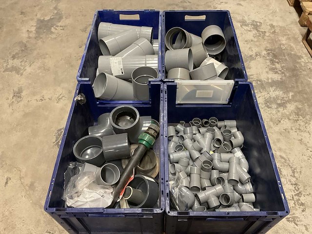 Partij pvc hulpstukken - afbeelding 1 van  4