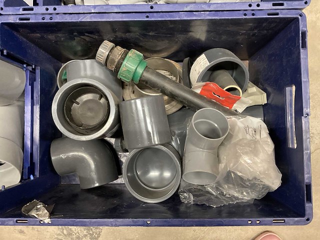 Partij pvc hulpstukken - afbeelding 2 van  4